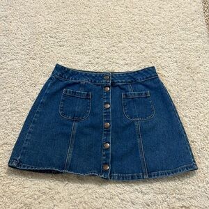 MELVILLE 29 mini denim skirt with brass colored snaps in EUC